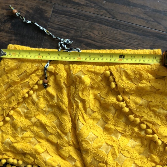 Cute dark mustard shorts size Large - Picture 6 of 9